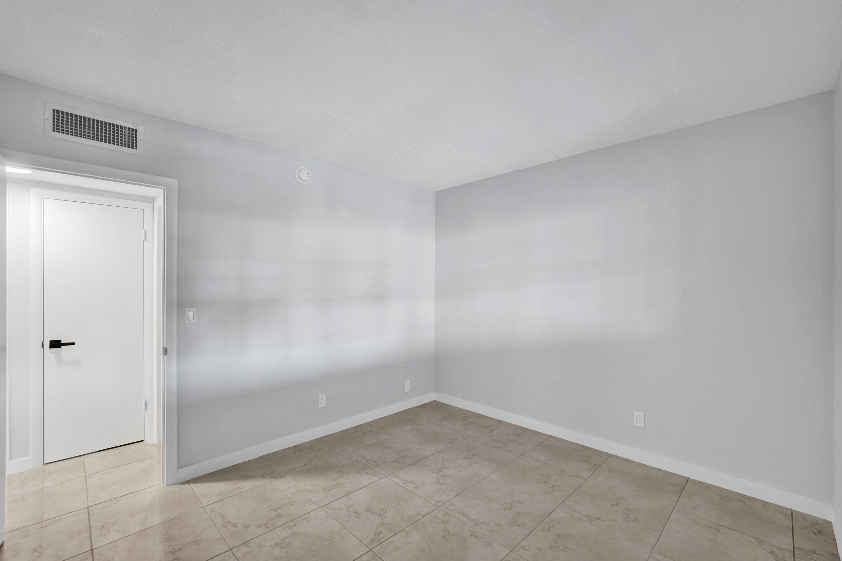 455 Paradise Isle #305 Hallandale Beach, FL 33009