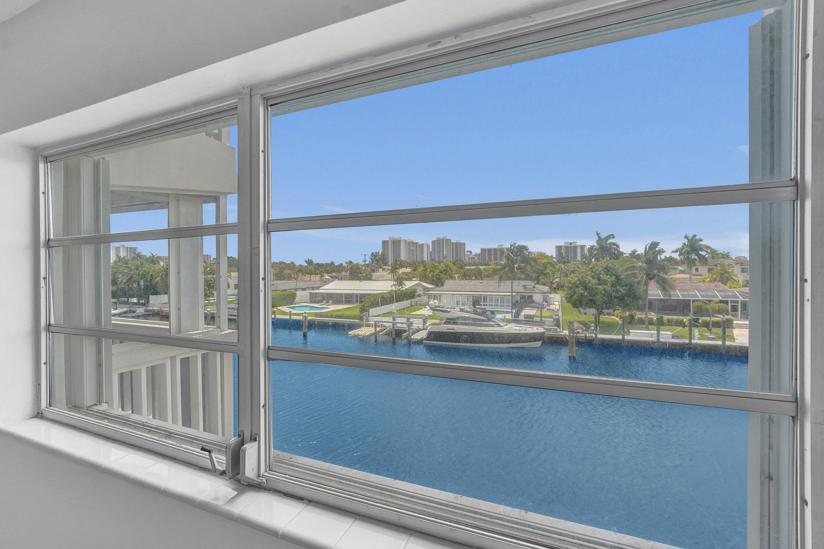 455 Paradise Isle #305 Hallandale Beach, FL 33009