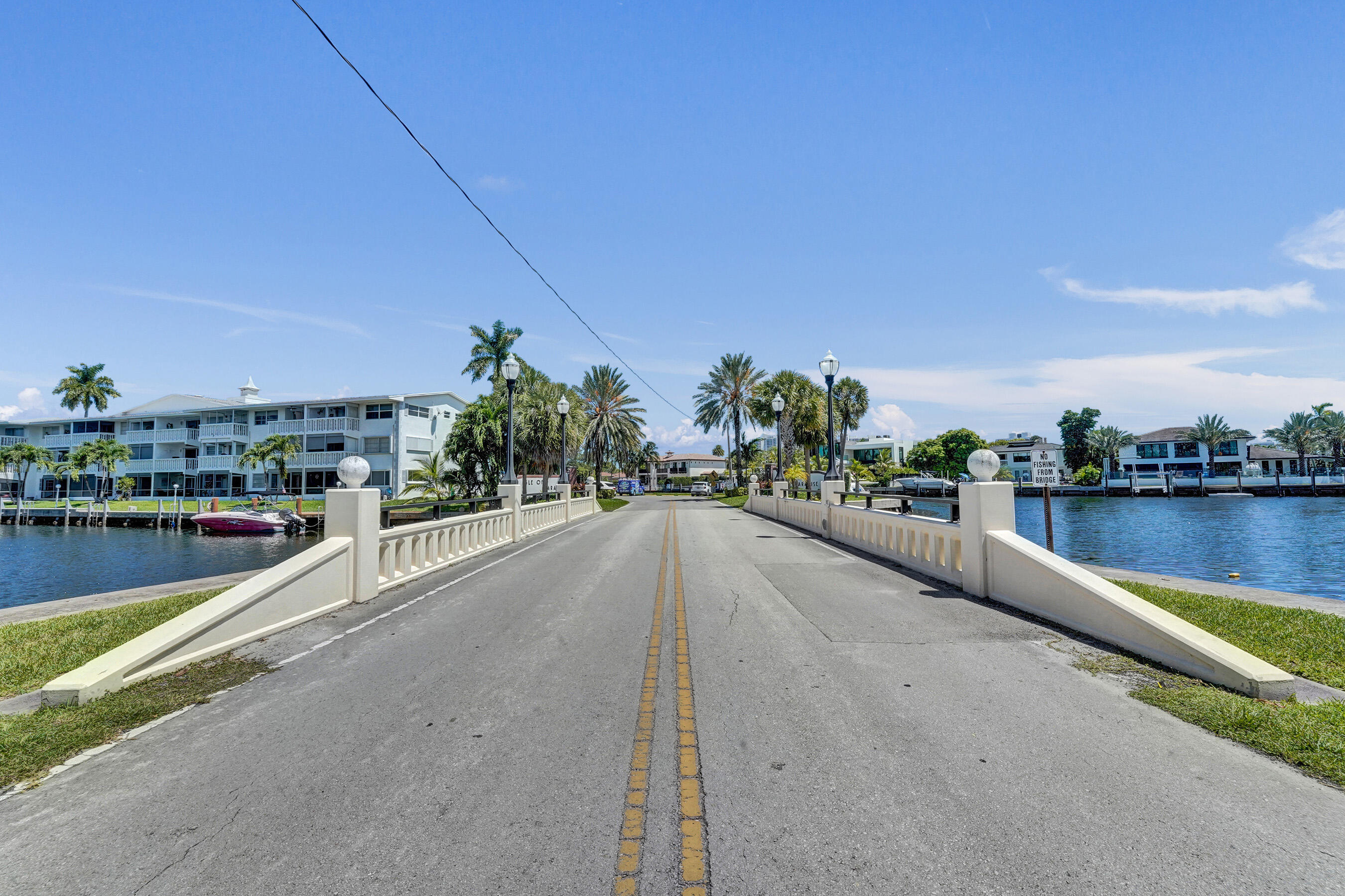 455 Paradise Isle #305 Hallandale Beach, FL 33009