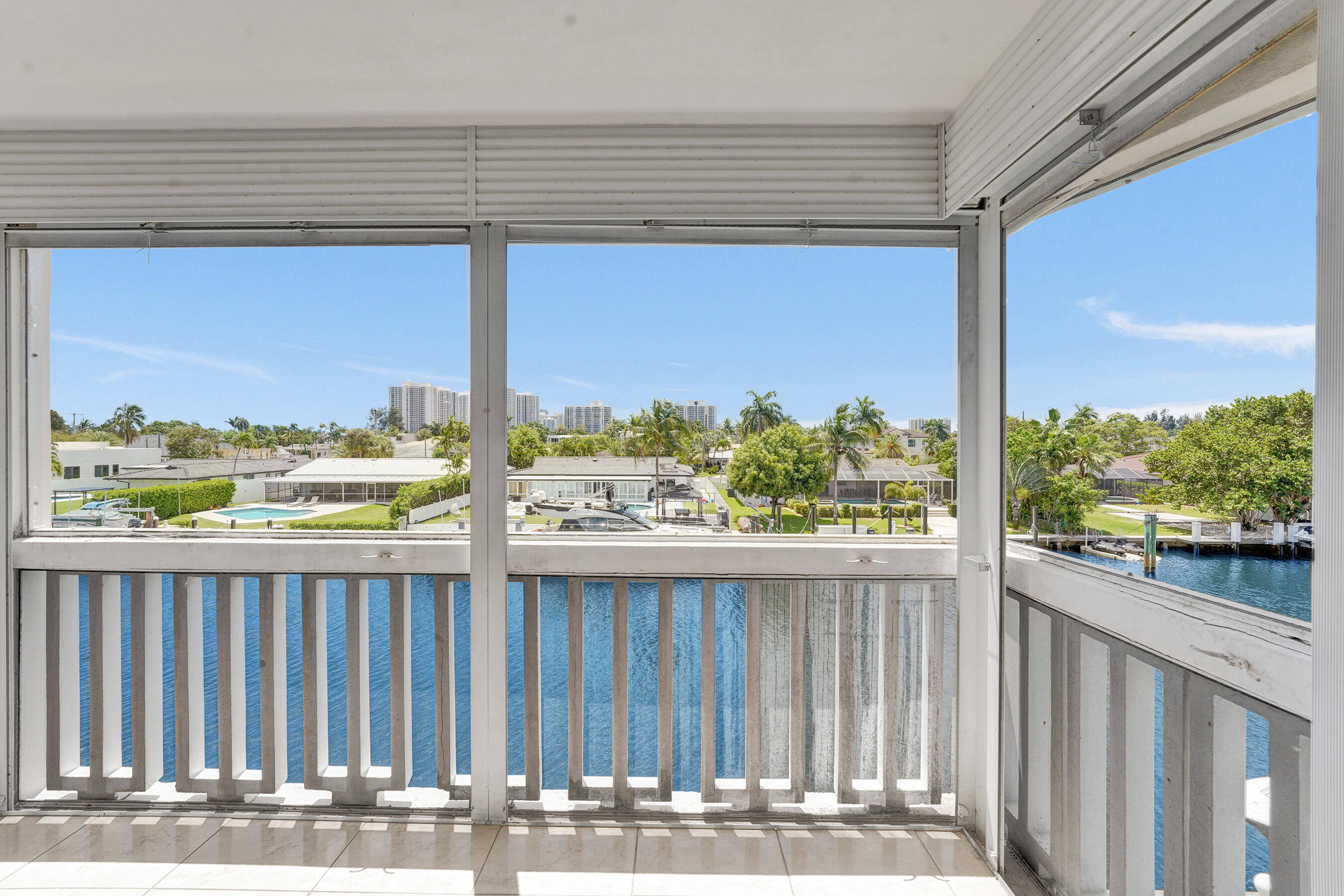 455 Paradise Isle #305 Hallandale Beach, FL 33009