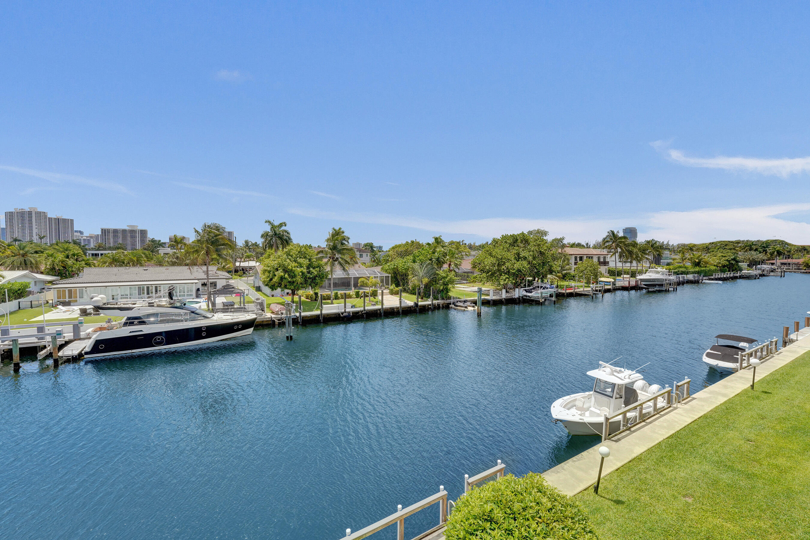 455 Paradise Isle #305 Hallandale Beach, FL 33009