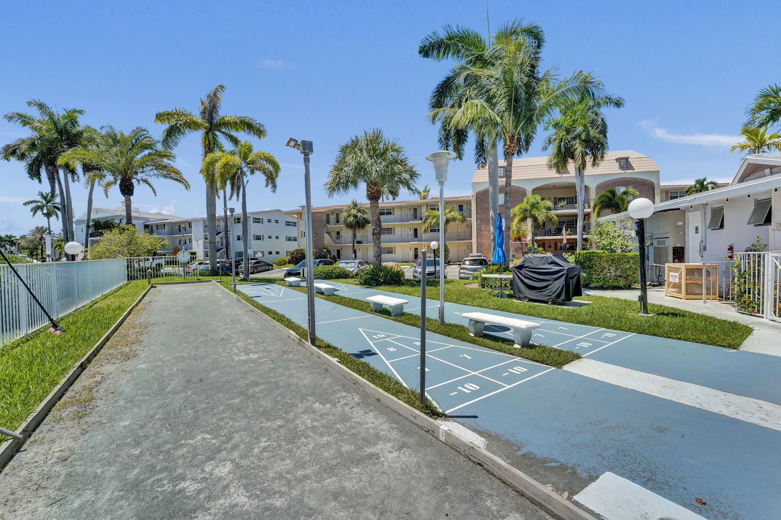 455 Paradise Isle #305 Hallandale Beach, FL 33009