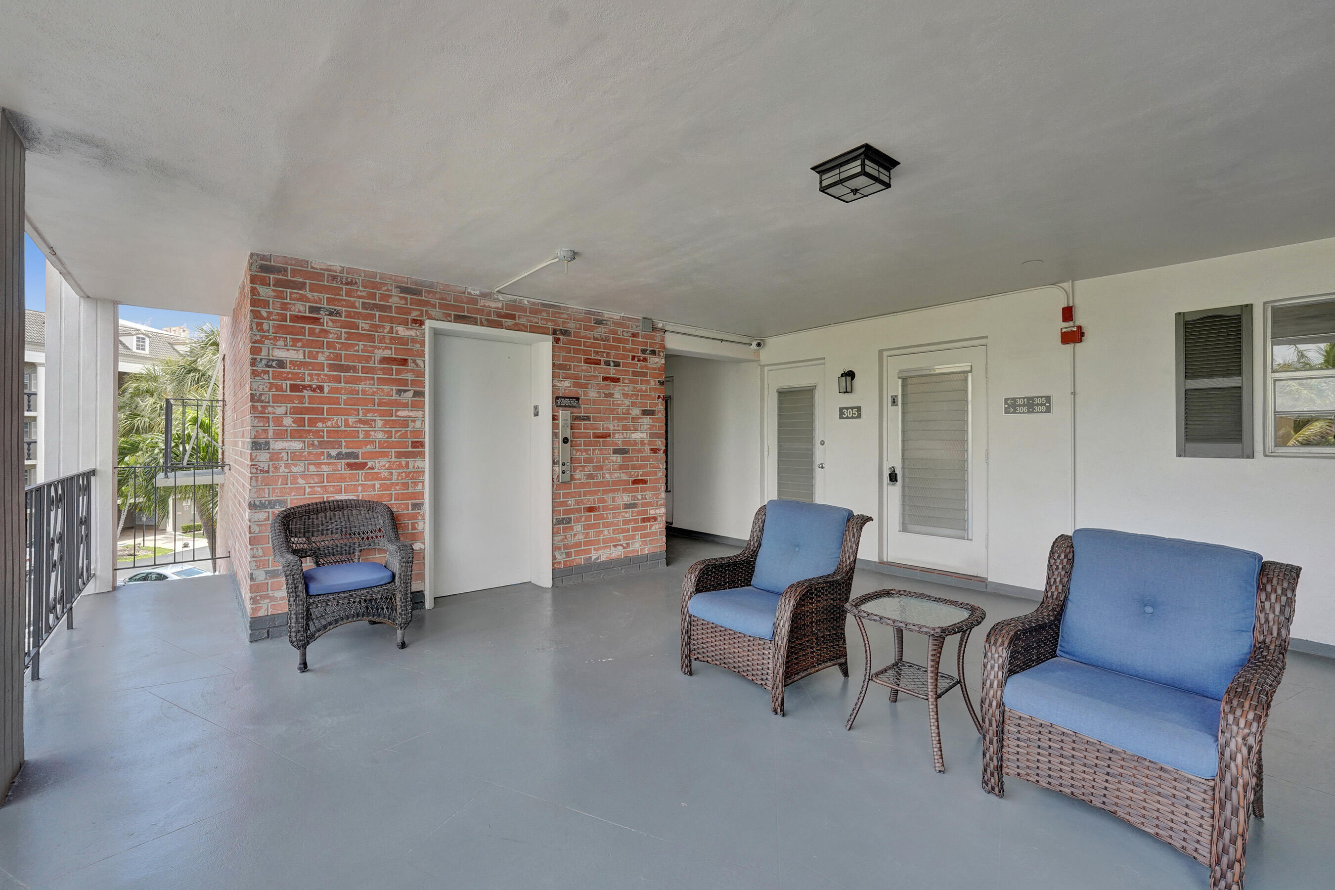 455 Paradise Isle #305 Hallandale Beach, FL 33009