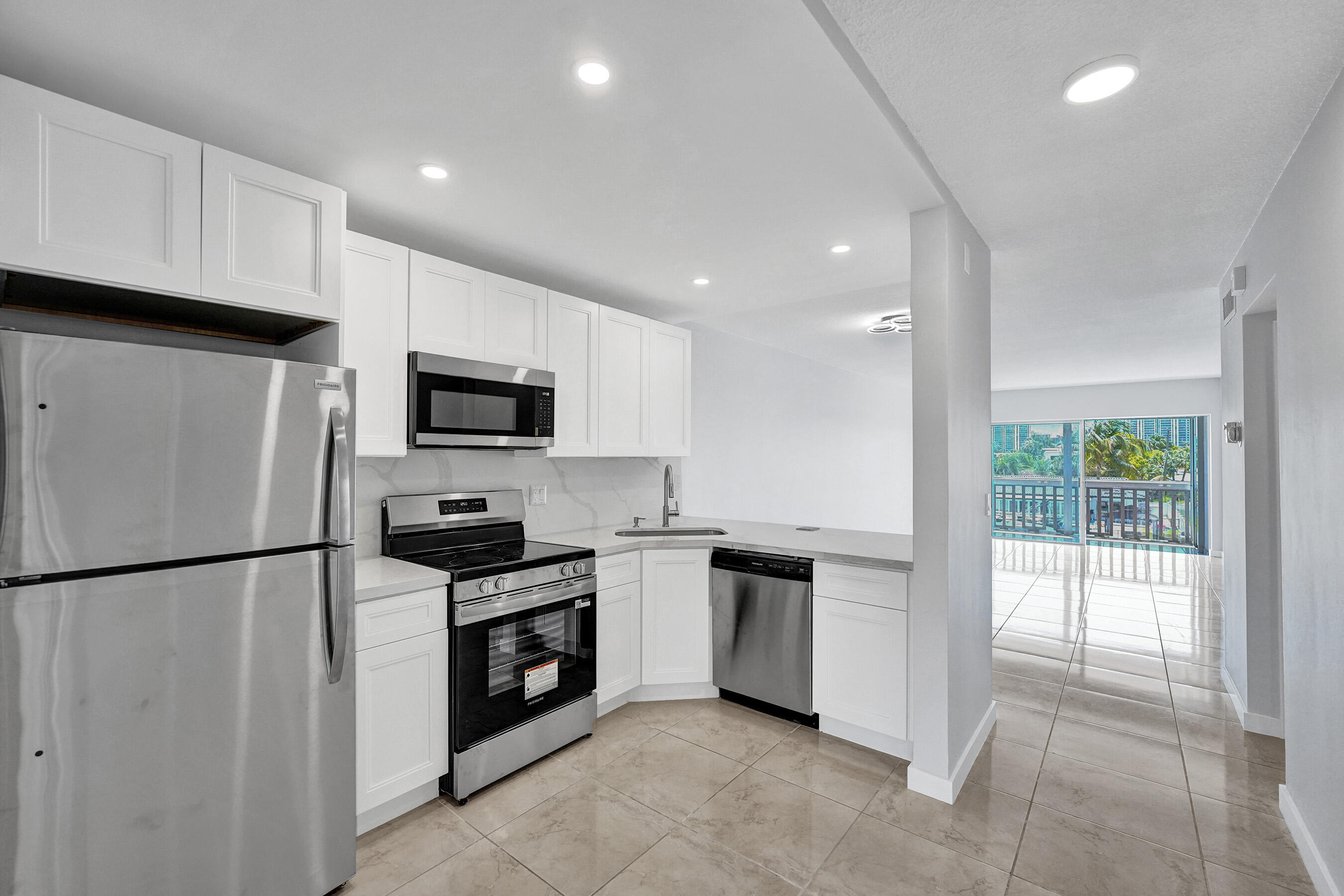 455 Paradise Isle #305 Hallandale Beach, FL 33009