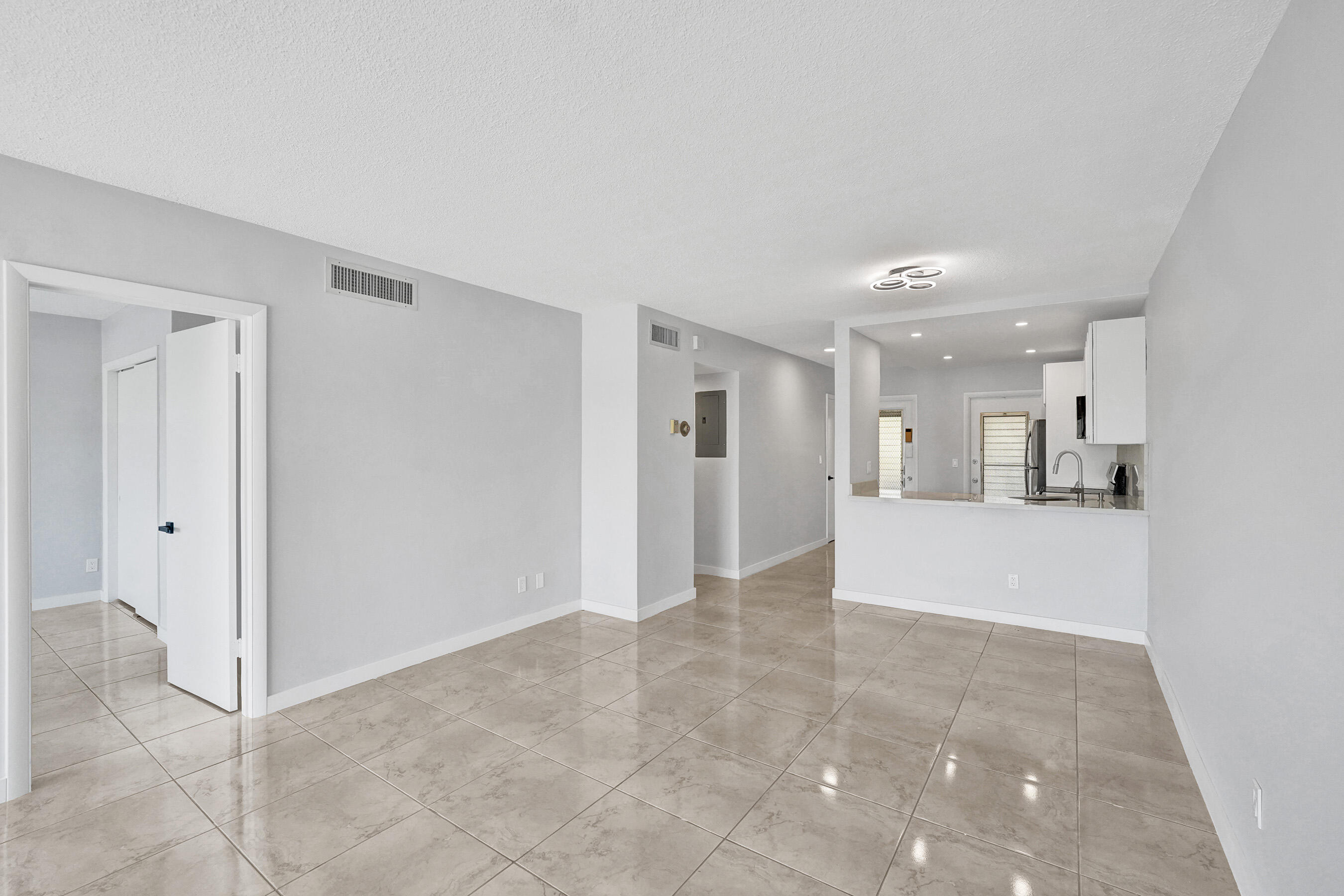 455 Paradise Isle #305 Hallandale Beach, FL 33009