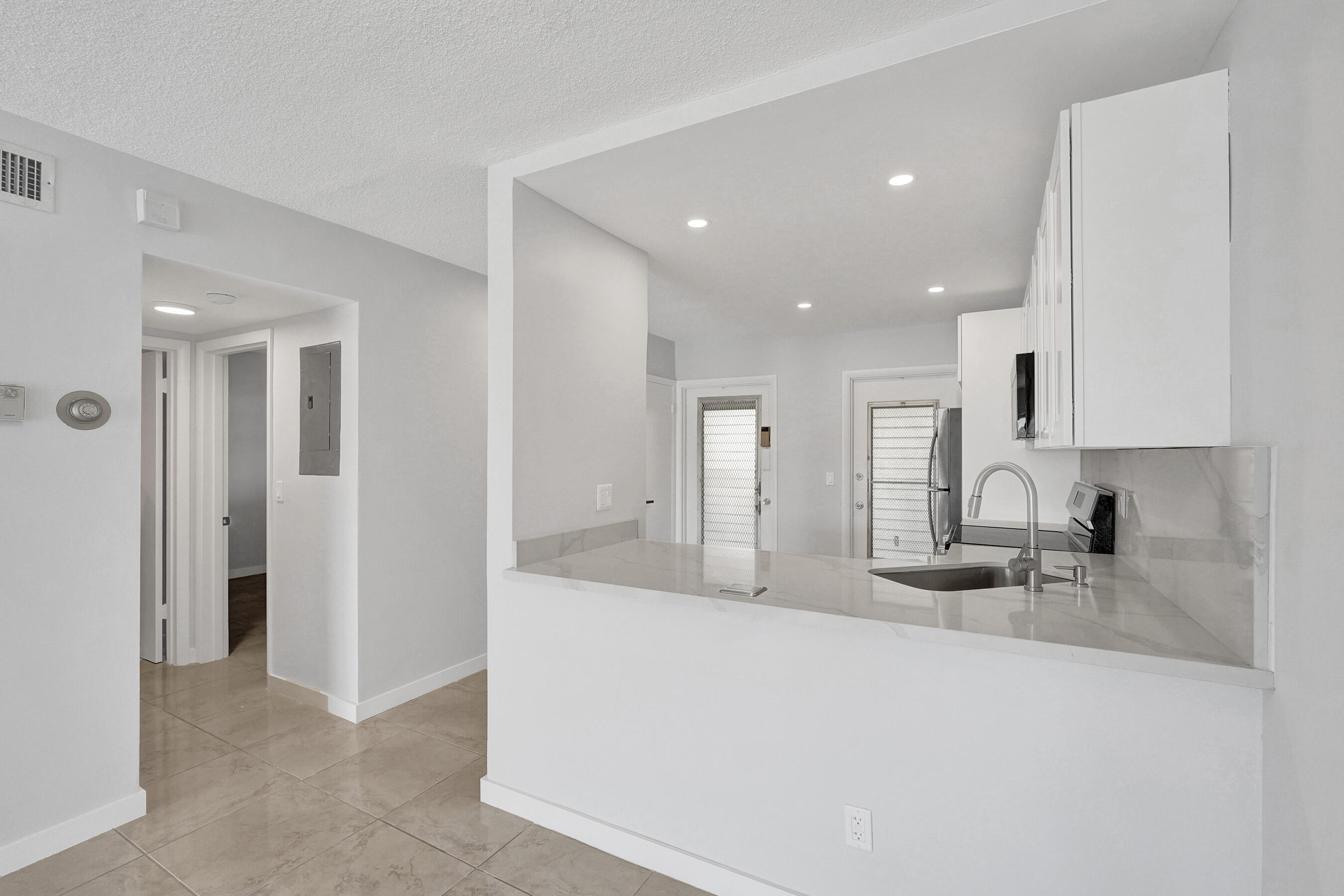 455 Paradise Isle #305 Hallandale Beach, FL 33009