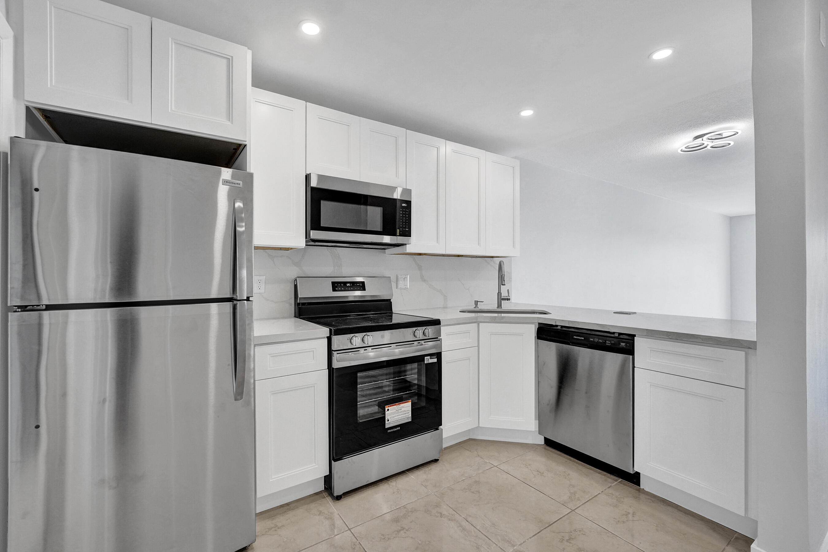 455 Paradise Isle #305 Hallandale Beach, FL 33009