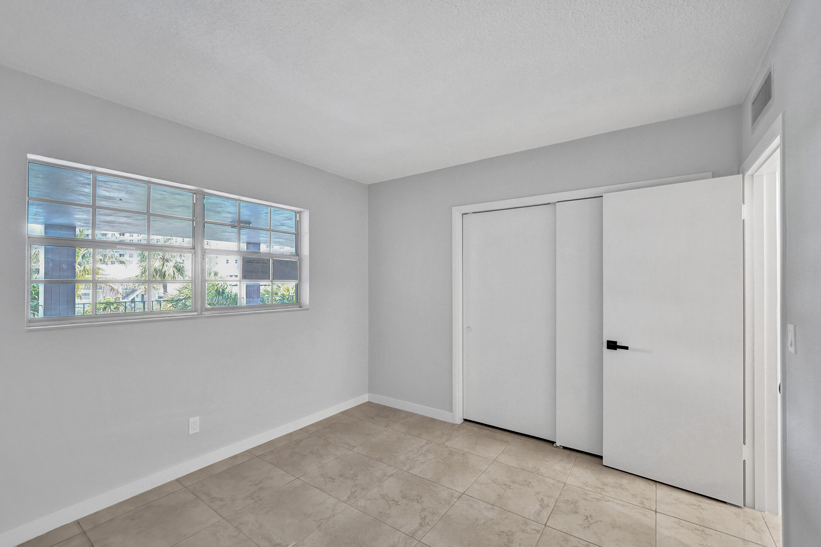455 Paradise Isle #305 Hallandale Beach, FL 33009