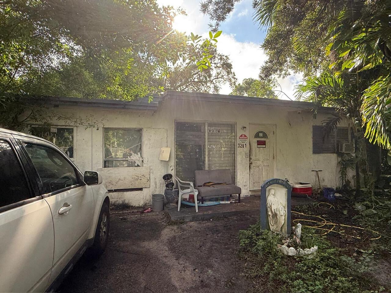 3201 SW 48th