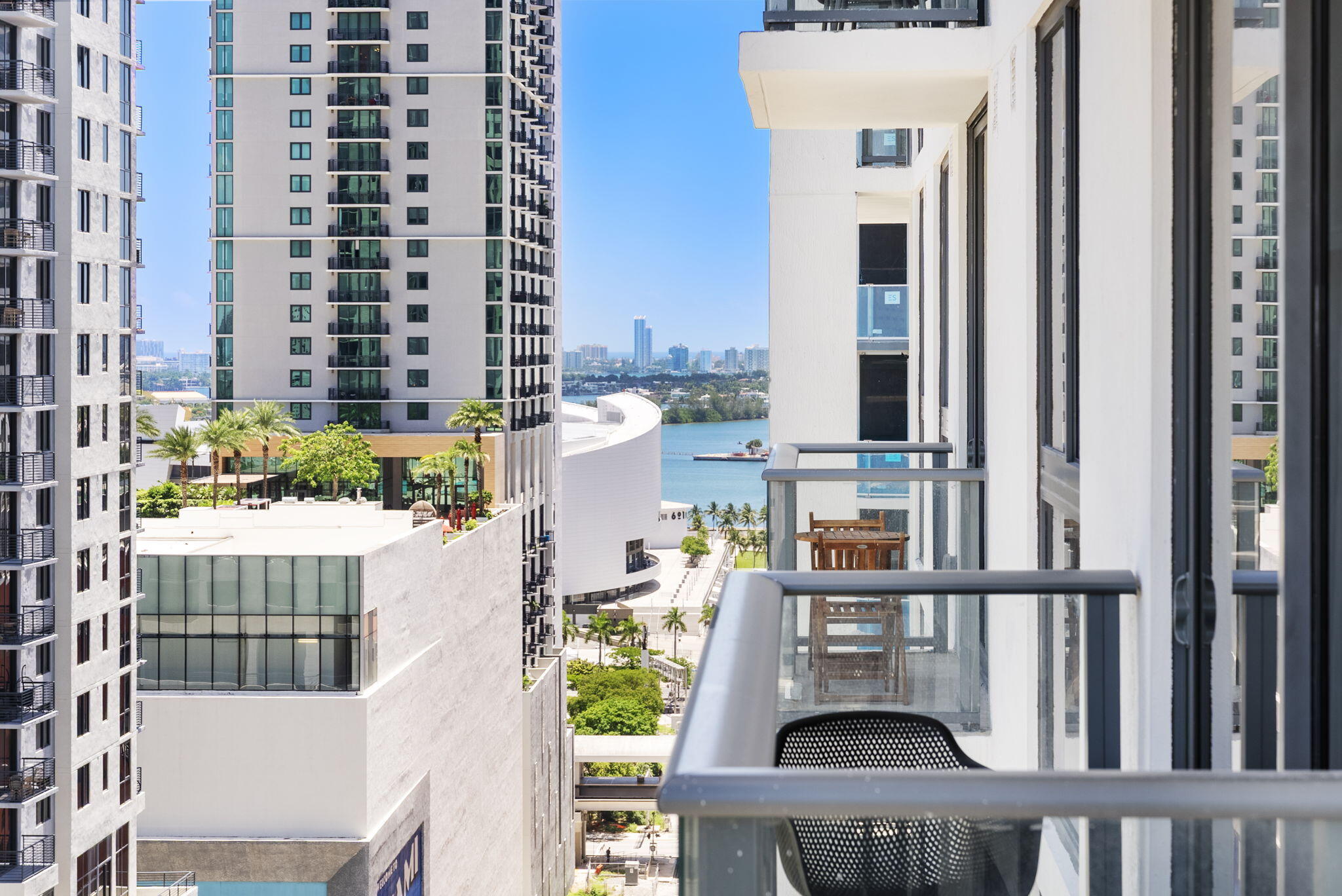 11 NE 6th #1912 Miami, FL 33132
