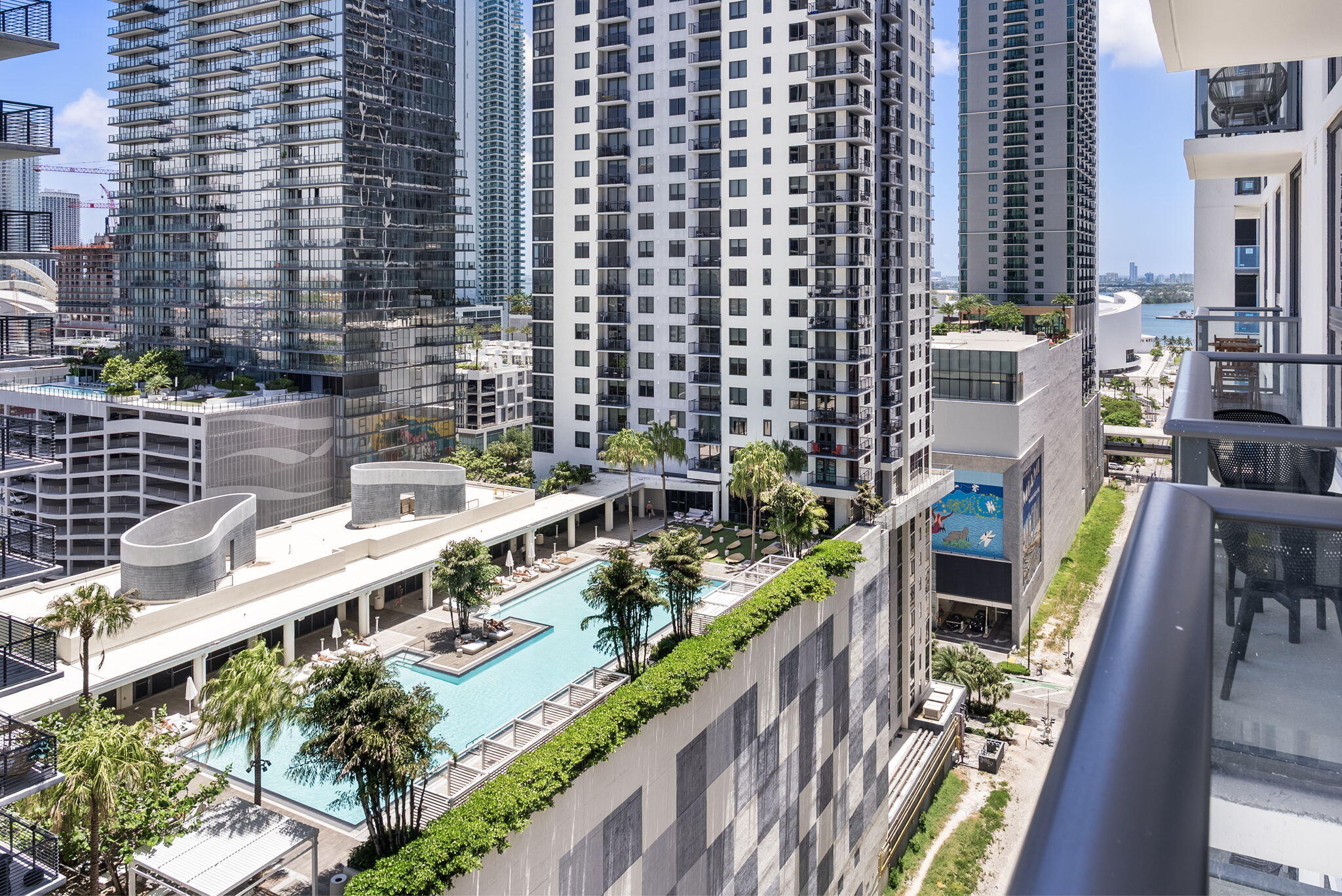 11 NE 6th #1912 Miami, FL 33132