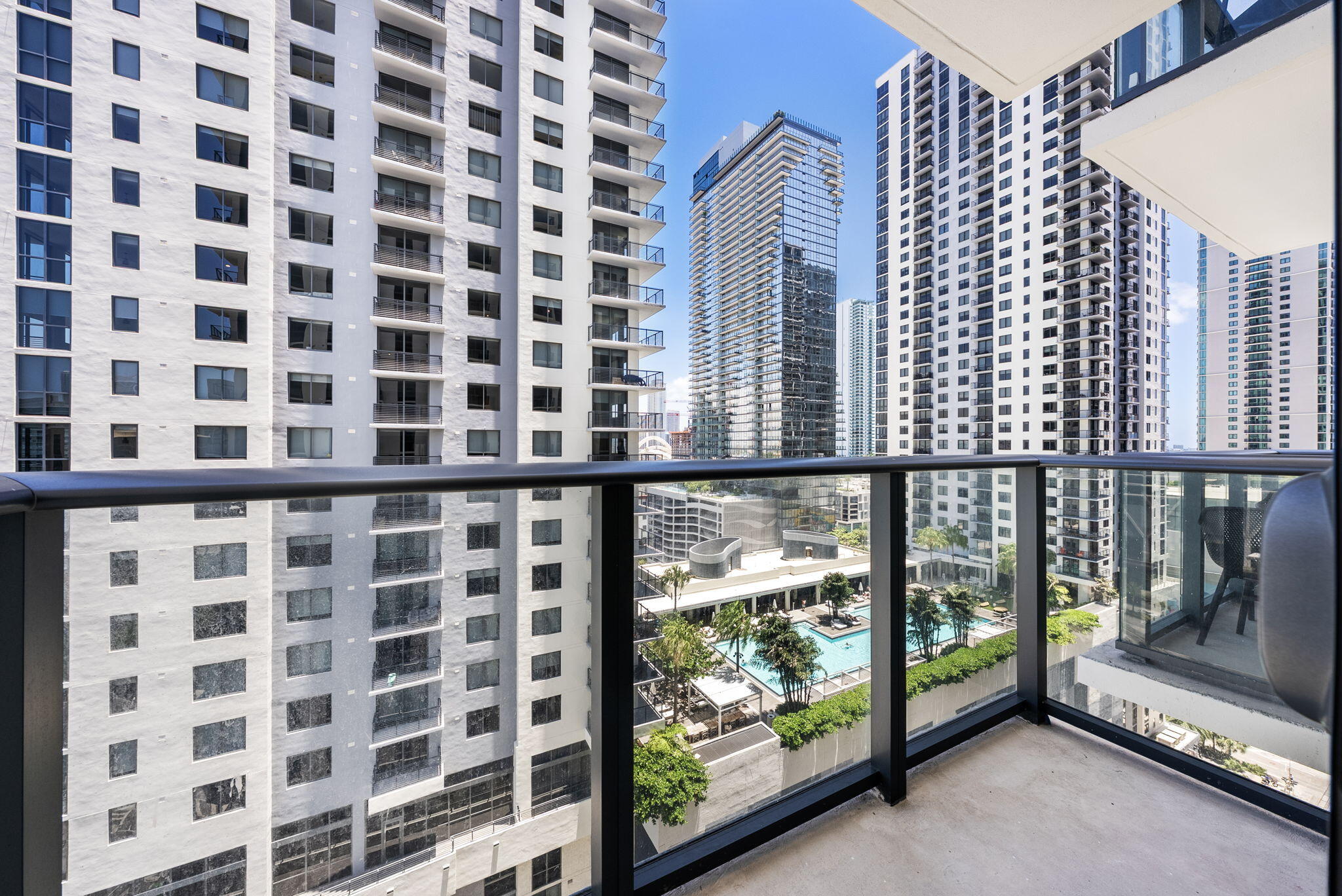 11 NE 6th #1912 Miami, FL 33132