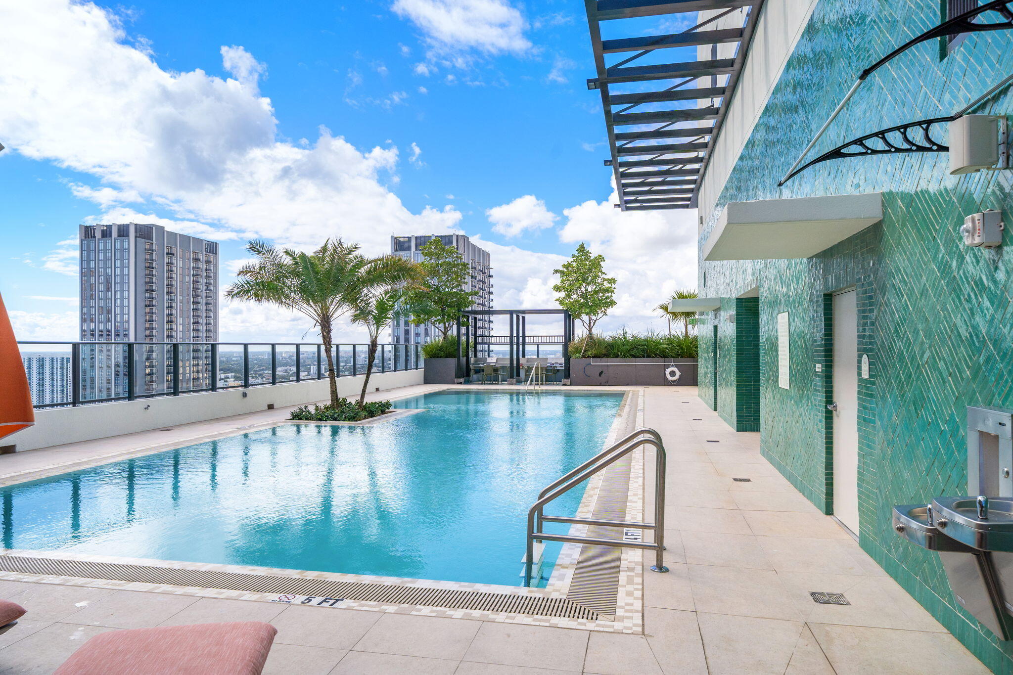 11 NE 6th #1912 Miami, FL 33132