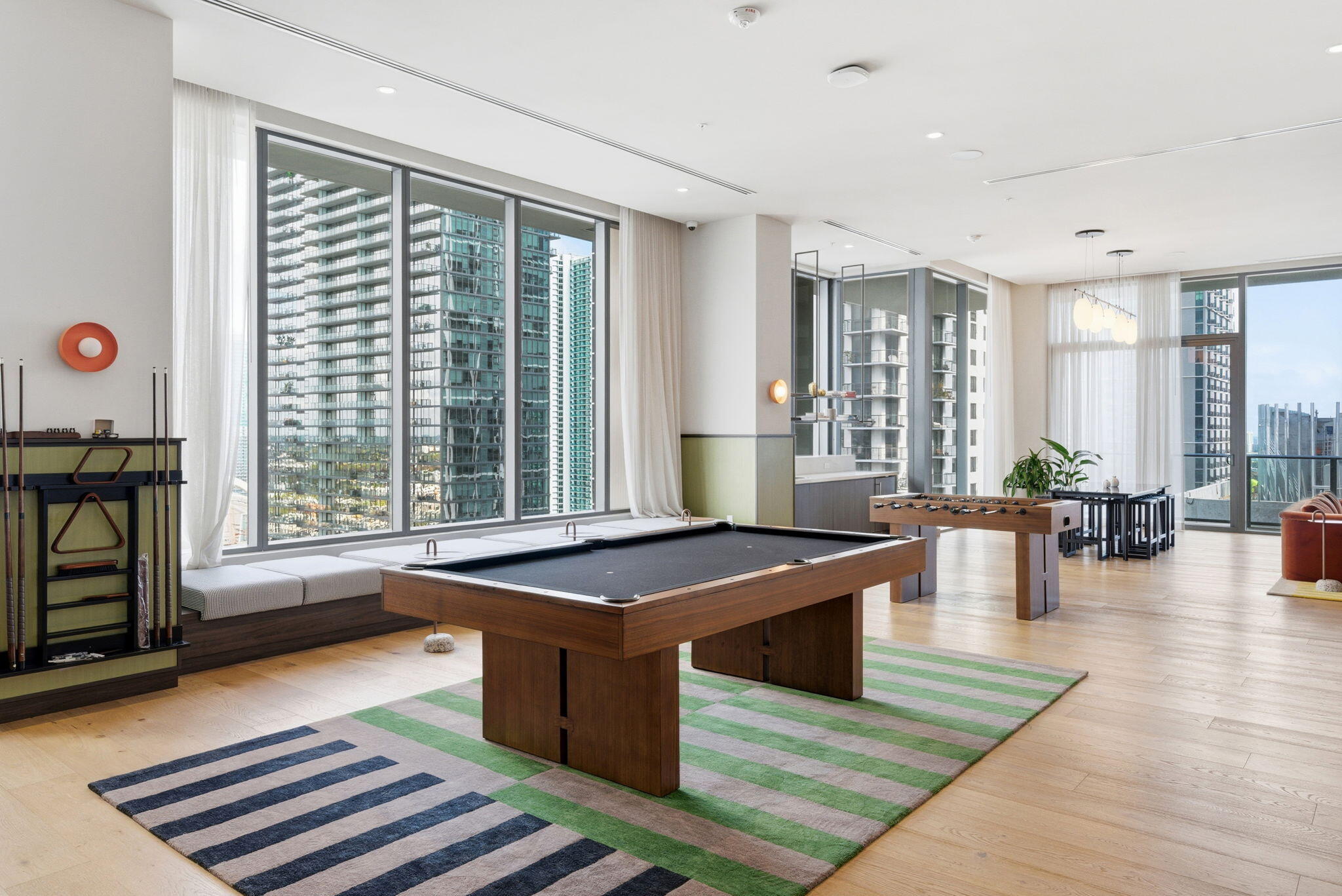 11 NE 6th #1912 Miami, FL 33132