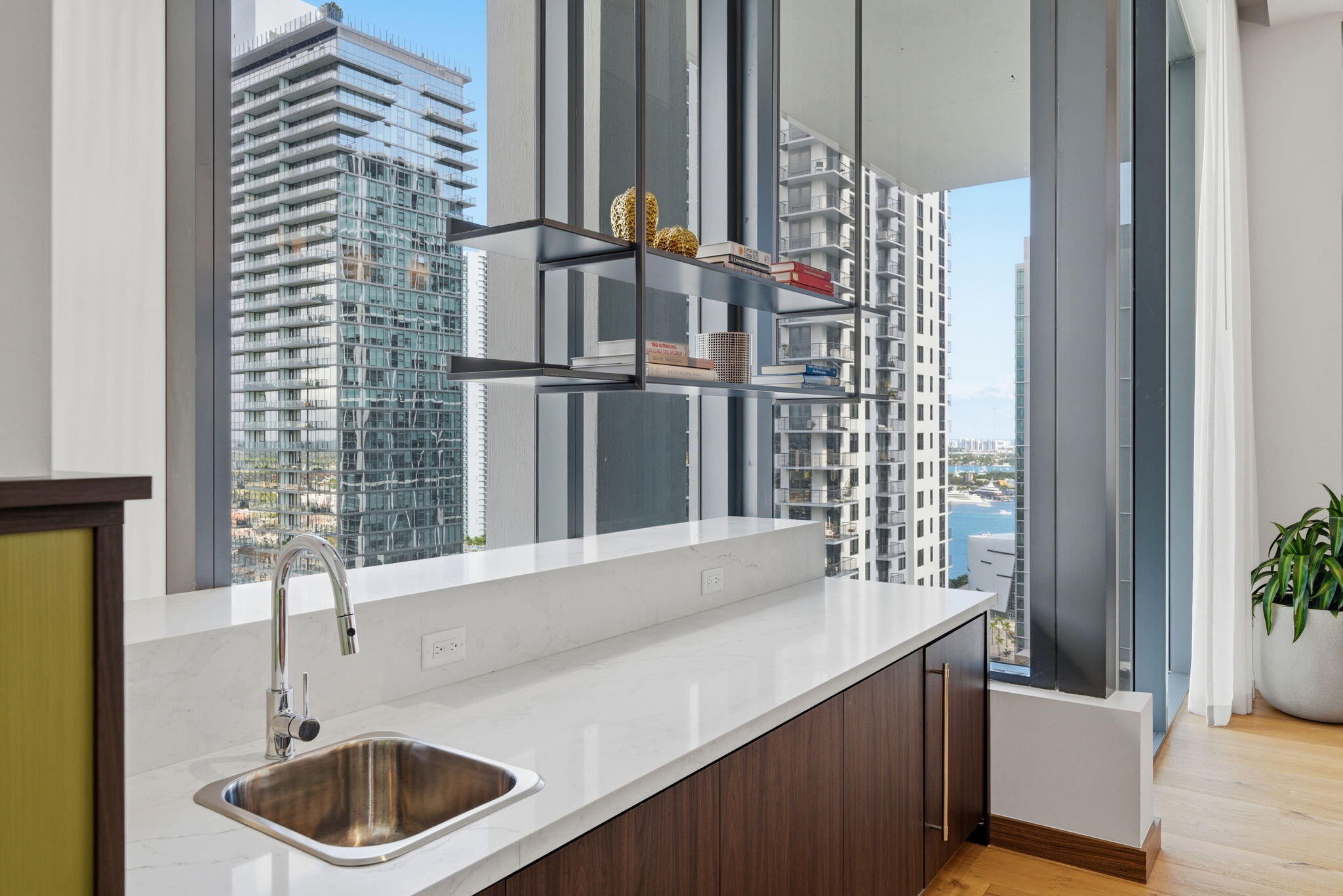 11 NE 6th #1912 Miami, FL 33132