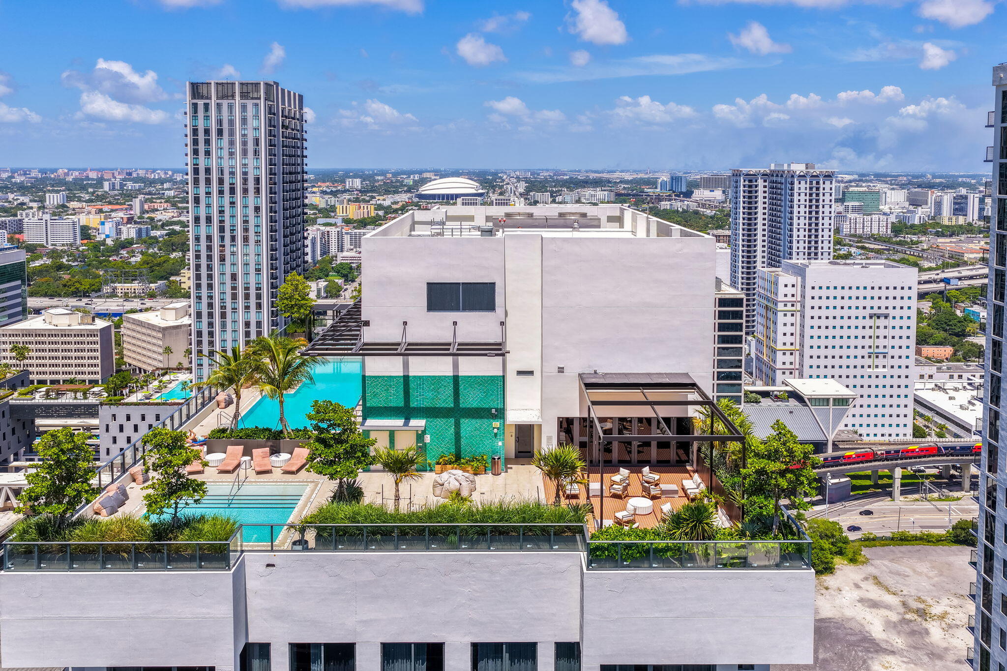 11 NE 6th #1912 Miami, FL 33132