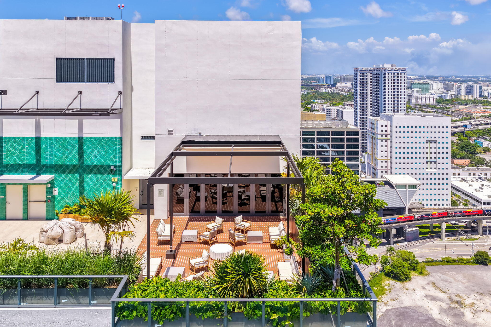 11 NE 6th #1912 Miami, FL 33132