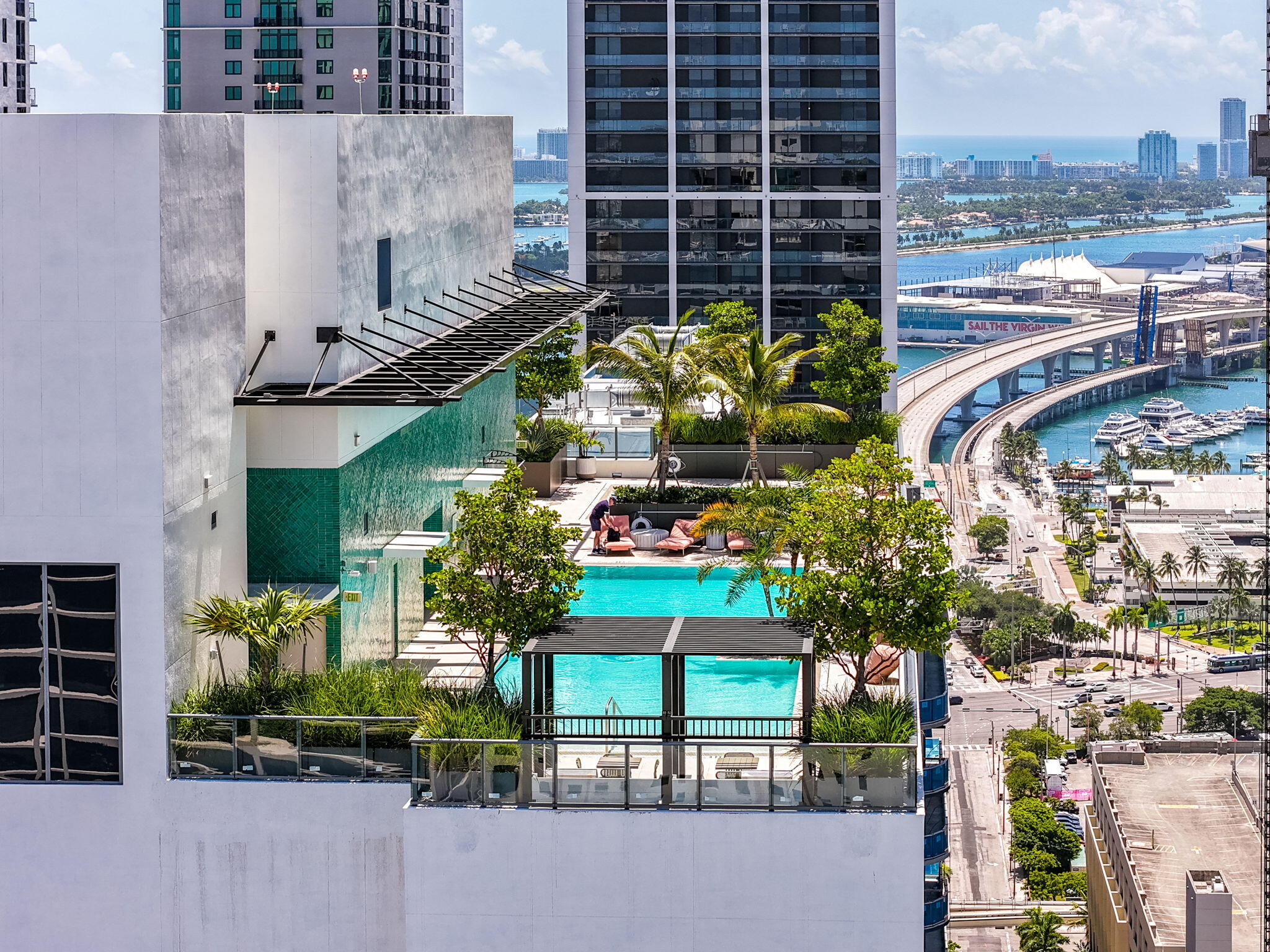 11 NE 6th #1912 Miami, FL 33132