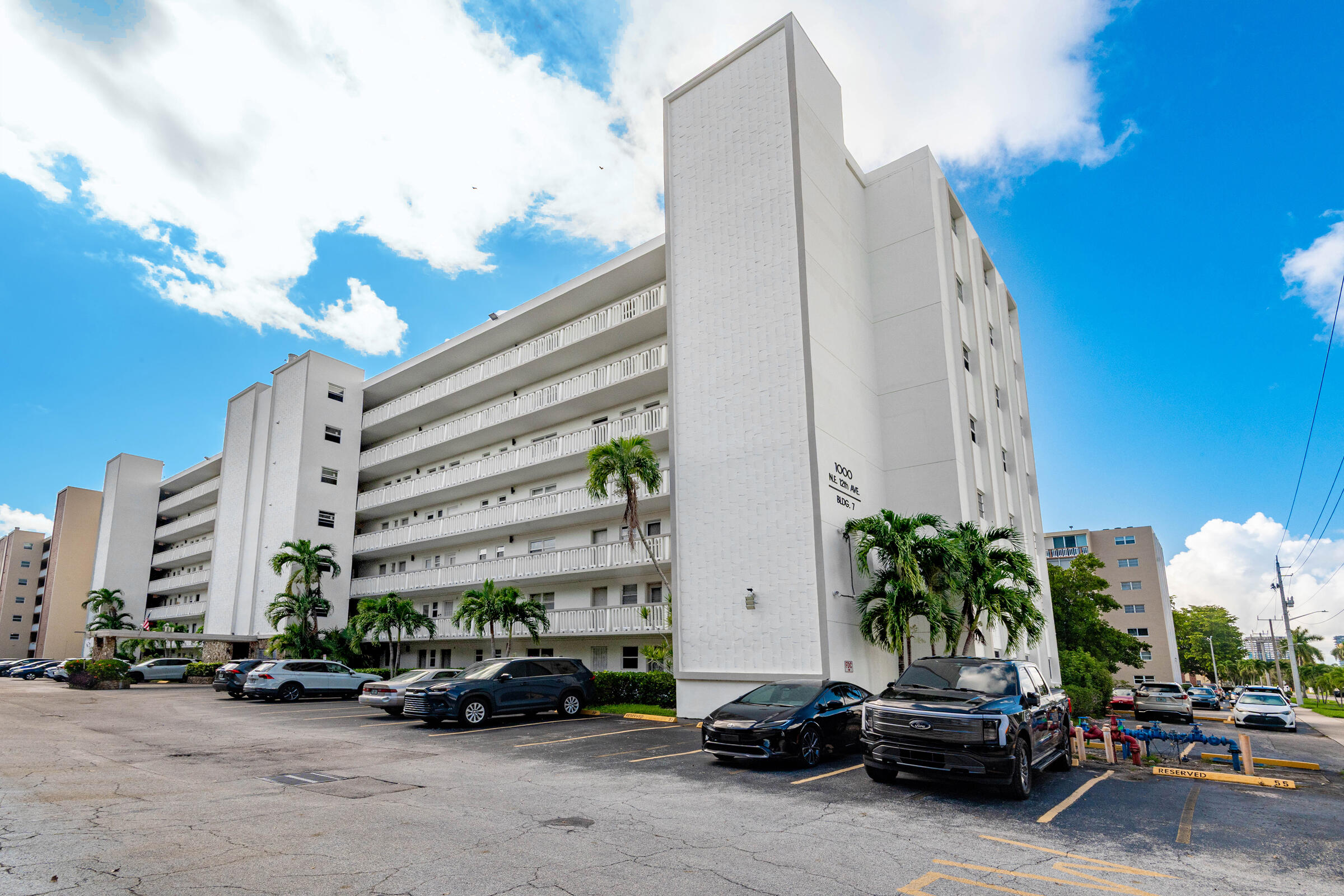 1000 NE 12th Ave #104