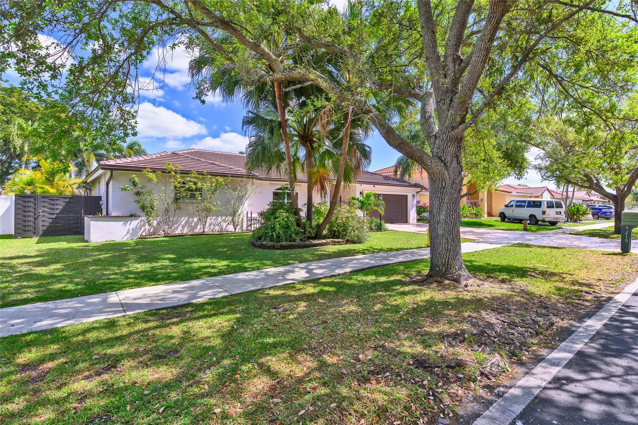 5210 Hawkes Blf Ave,Davie, FL 33331