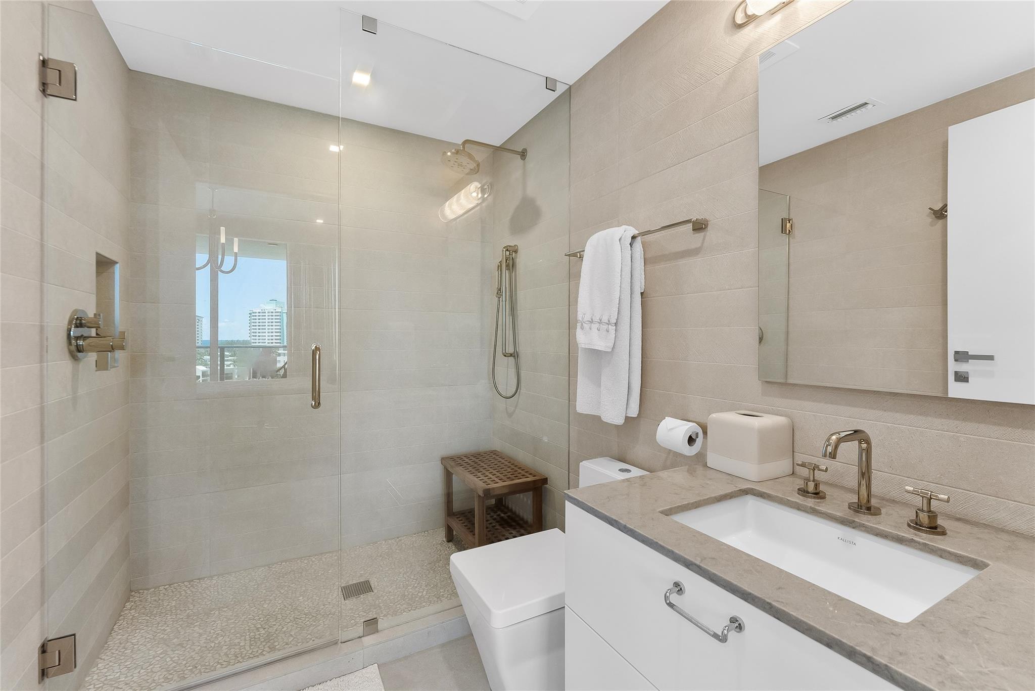 435 Bayshore Dr #702 Fort Lauderdale, FL 33304