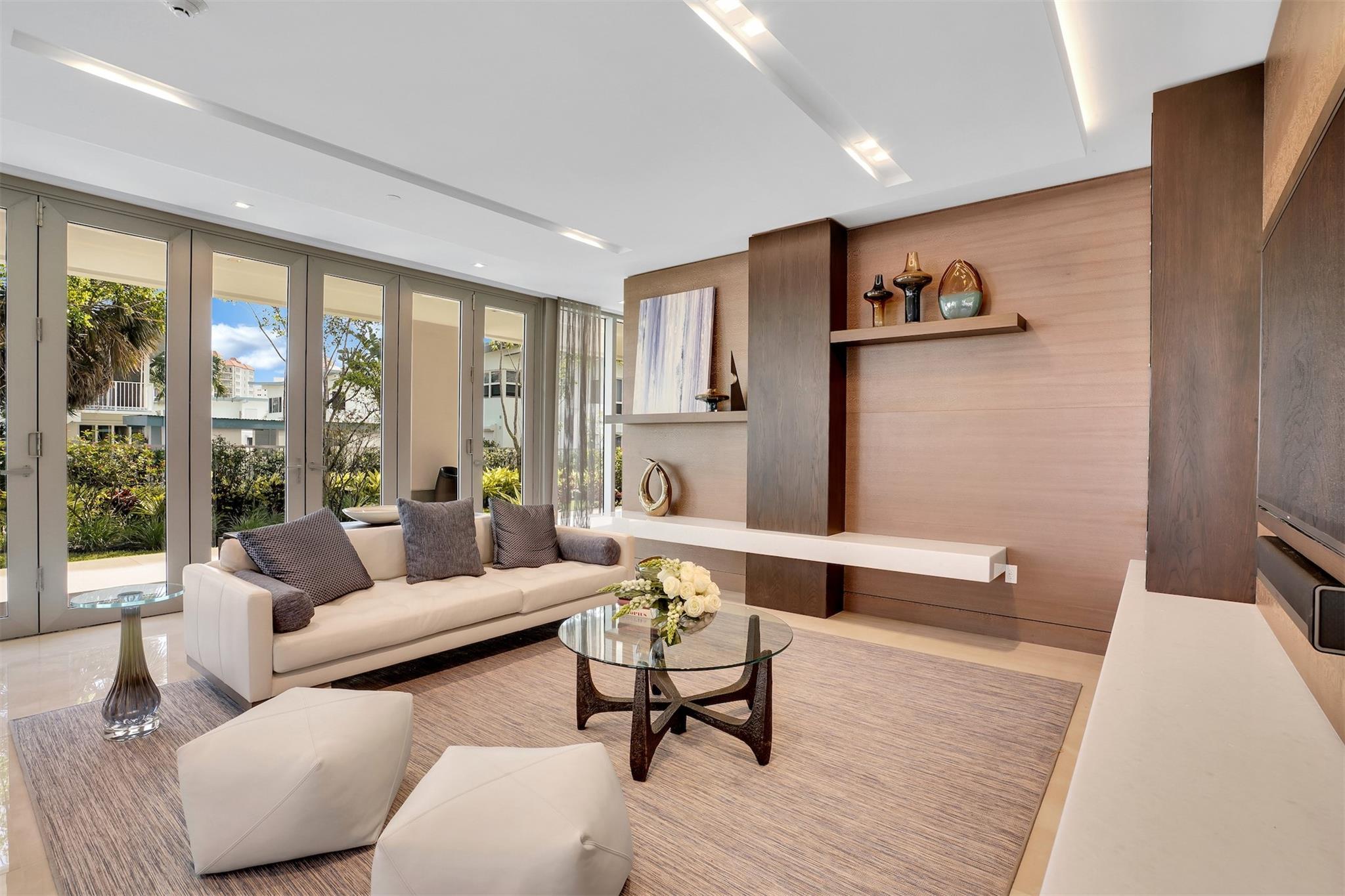 435 Bayshore Dr #702 Fort Lauderdale, FL 33304