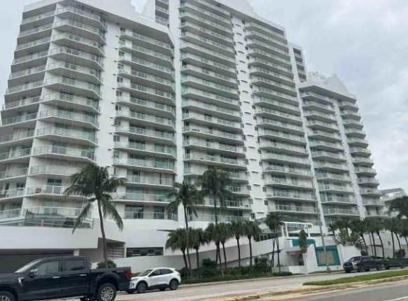 5900 Collins Ave #601