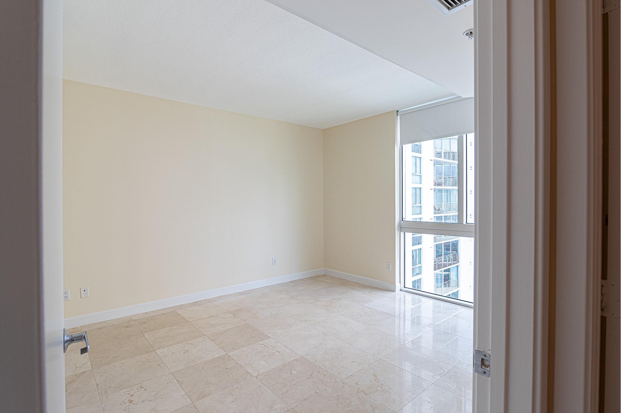 image One Miami East Condo34