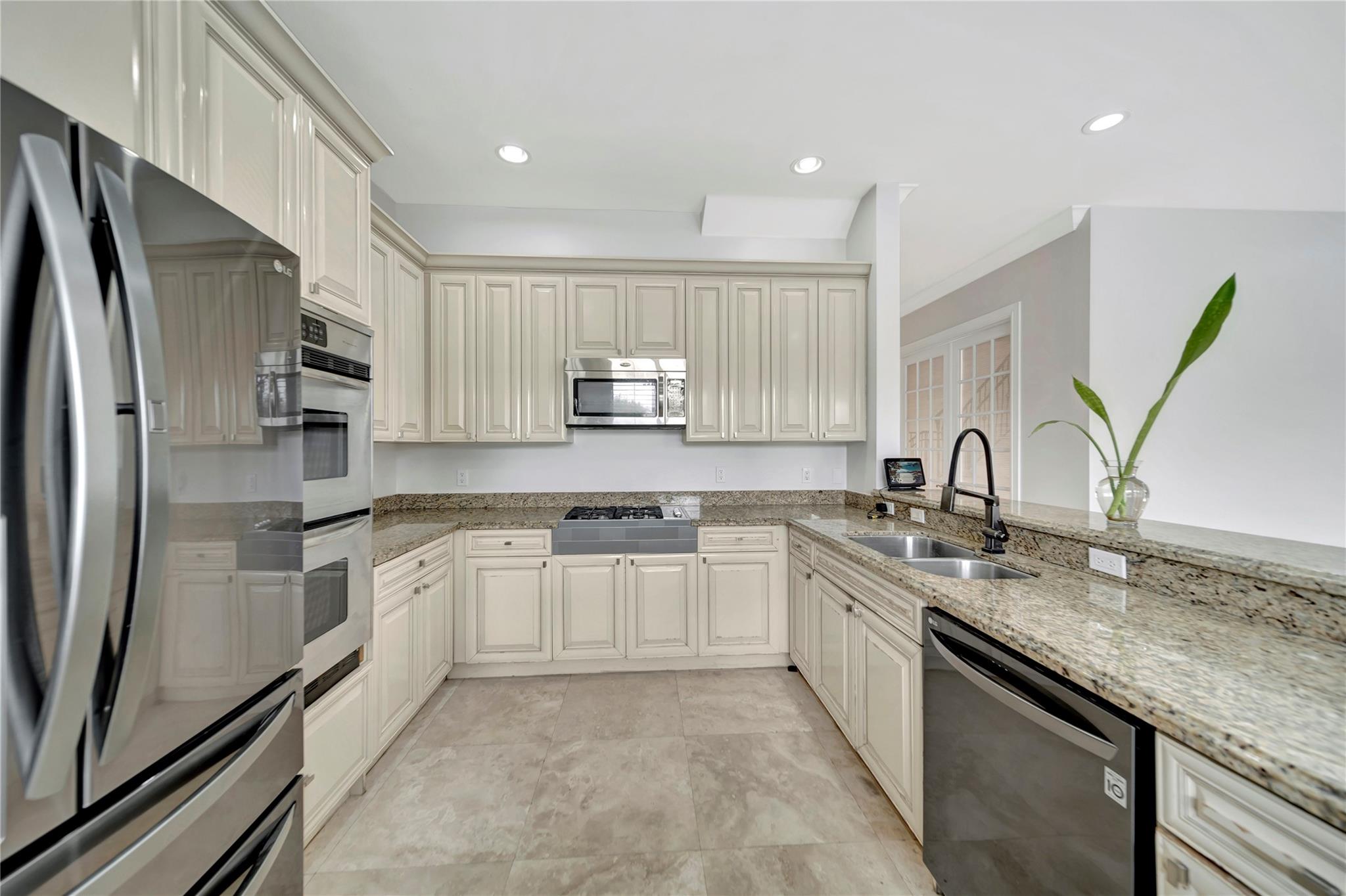 909 Mango Isle Fort Lauderdale, FL 33315