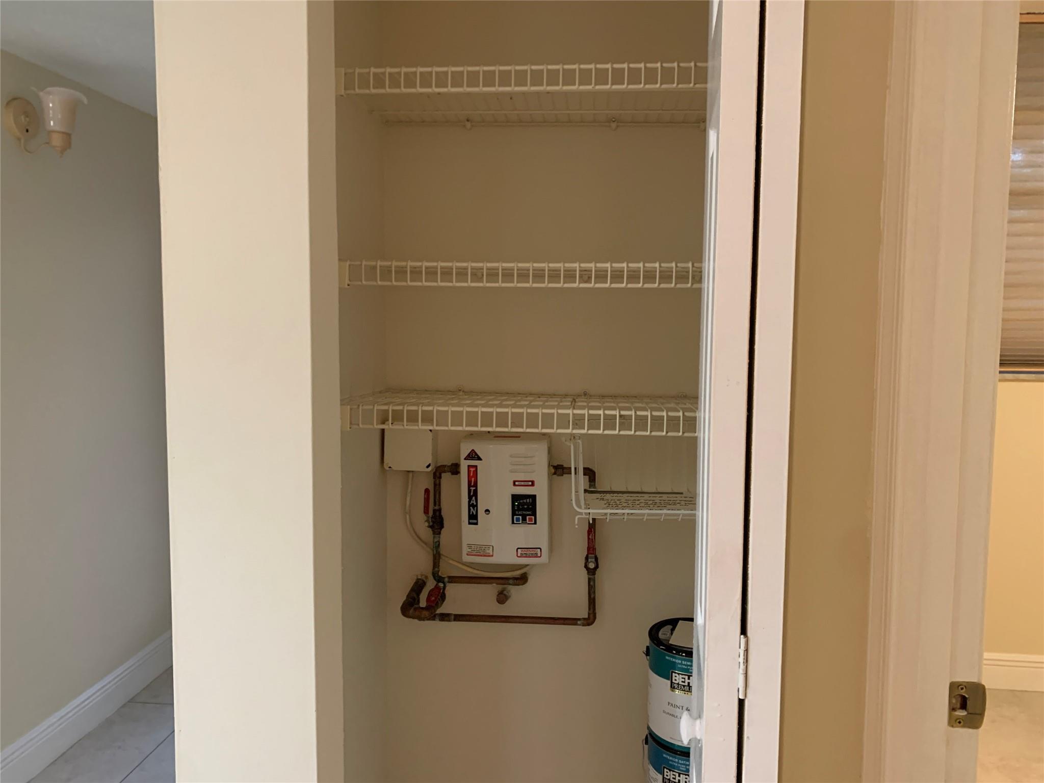 9460 Poinciana Pl #203 Davie, FL 33324