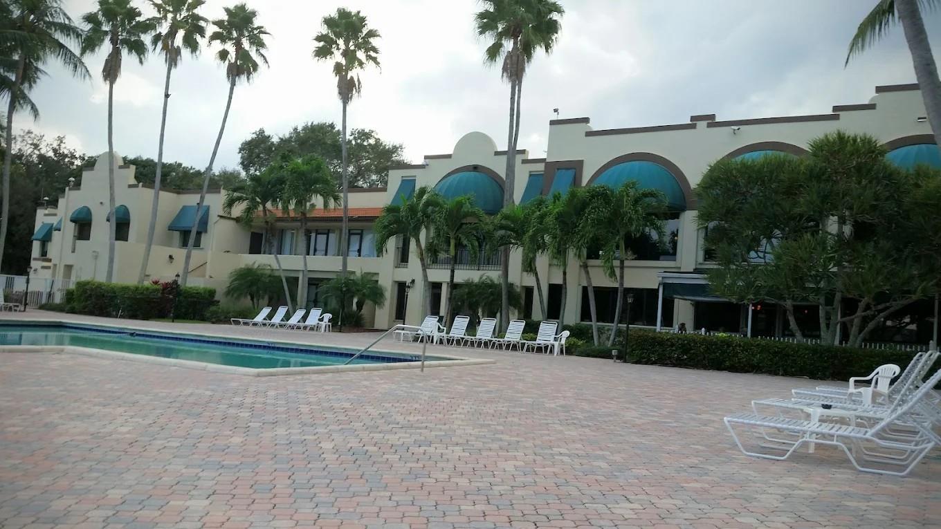 9460 Poinciana Pl #203 Davie, FL 33324