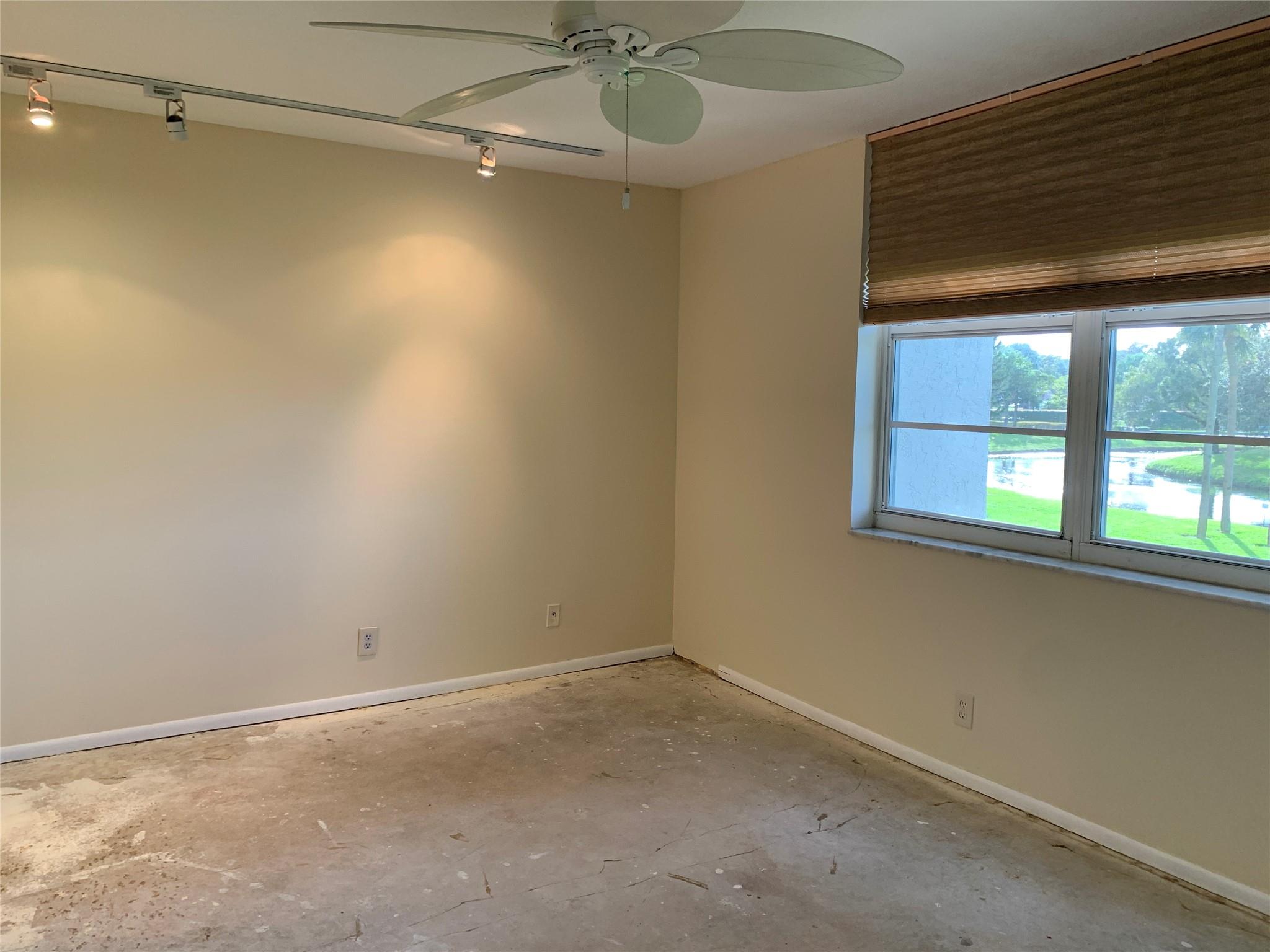 9460 Poinciana Pl #203 Davie, FL 33324