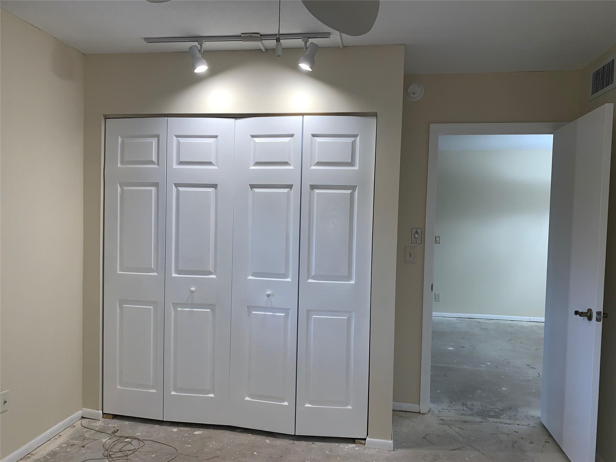 9460 Poinciana Pl #203 Davie, FL 33324