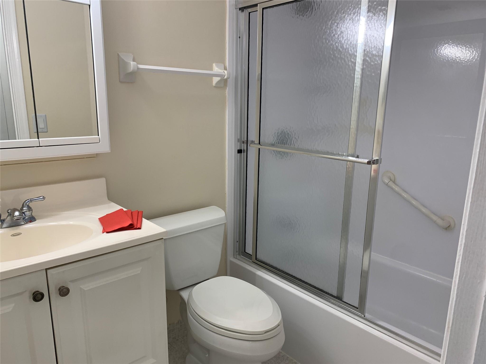 9460 Poinciana Pl #203 Davie, FL 33324