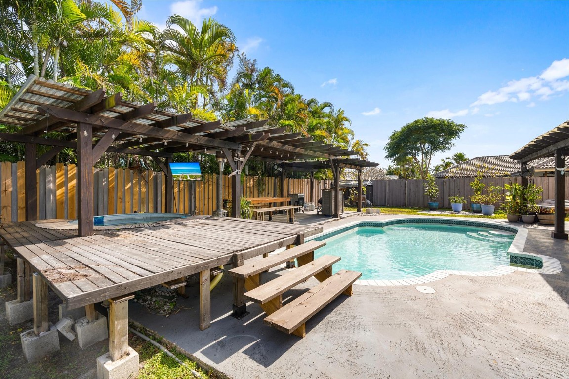 520 Sumter Ave Davie, FL 33325