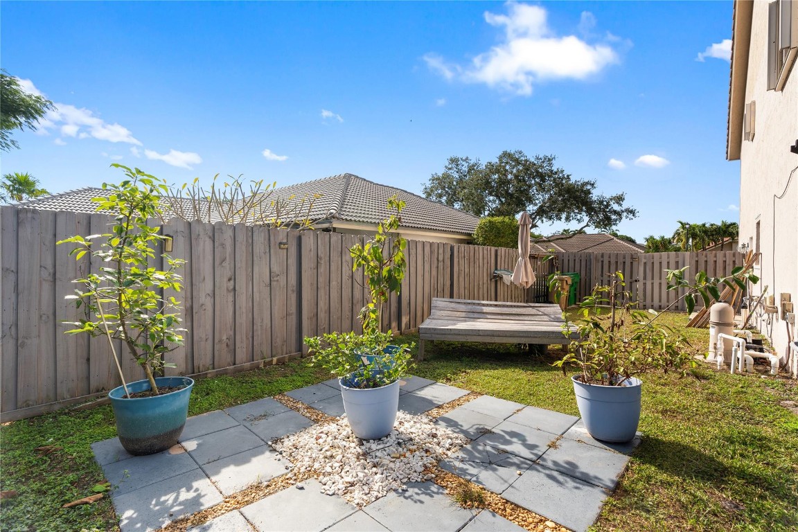 520 Sumter Ave Davie, FL 33325