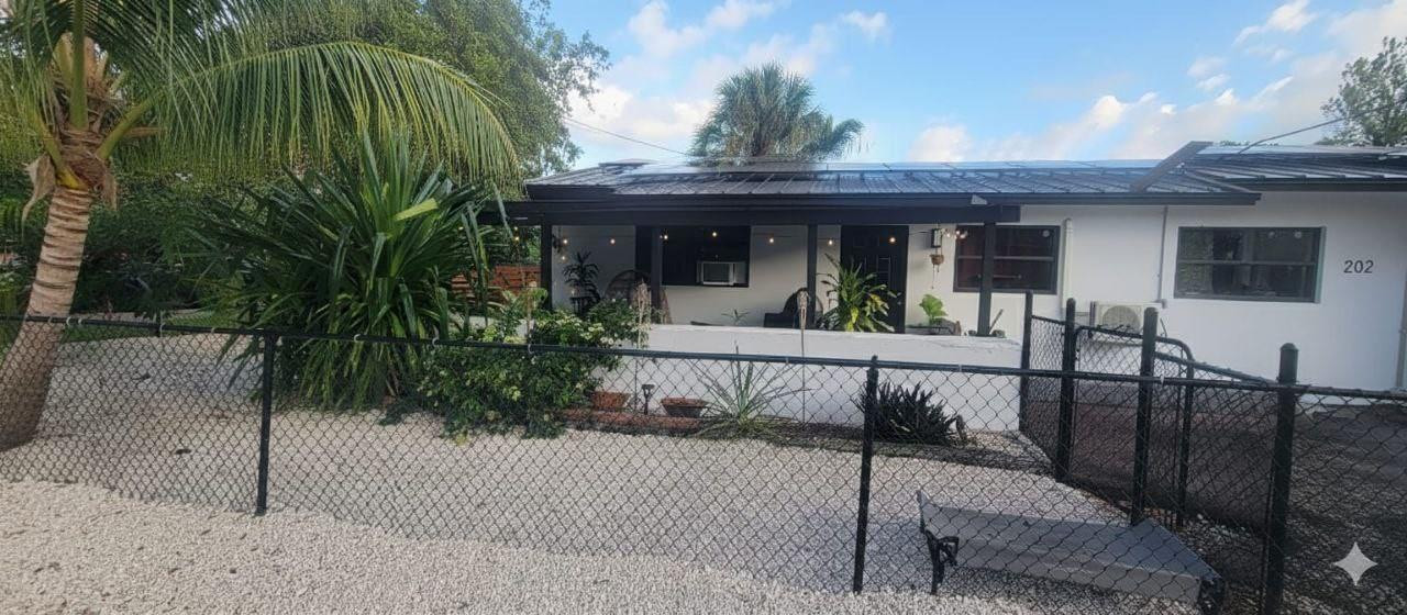 1202 NE 3rd Fort Lauderdale, FL 33304