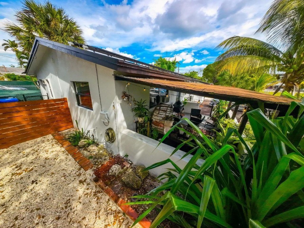 1202 NE 3rd Fort Lauderdale, FL 33304