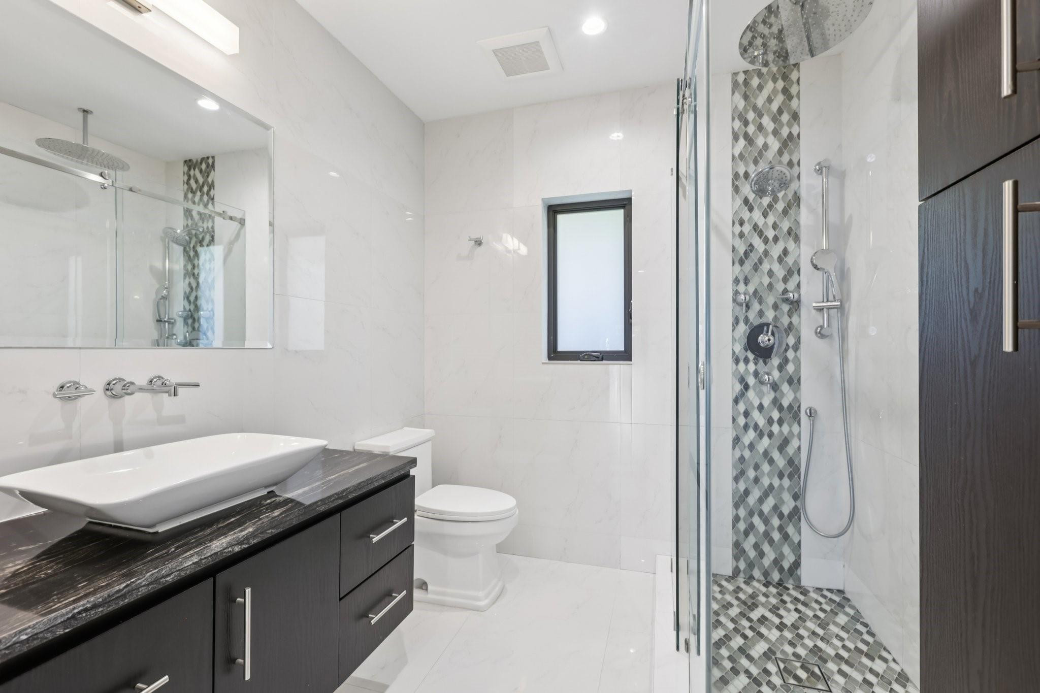 1660 SW 32nd Miami, FL 33145