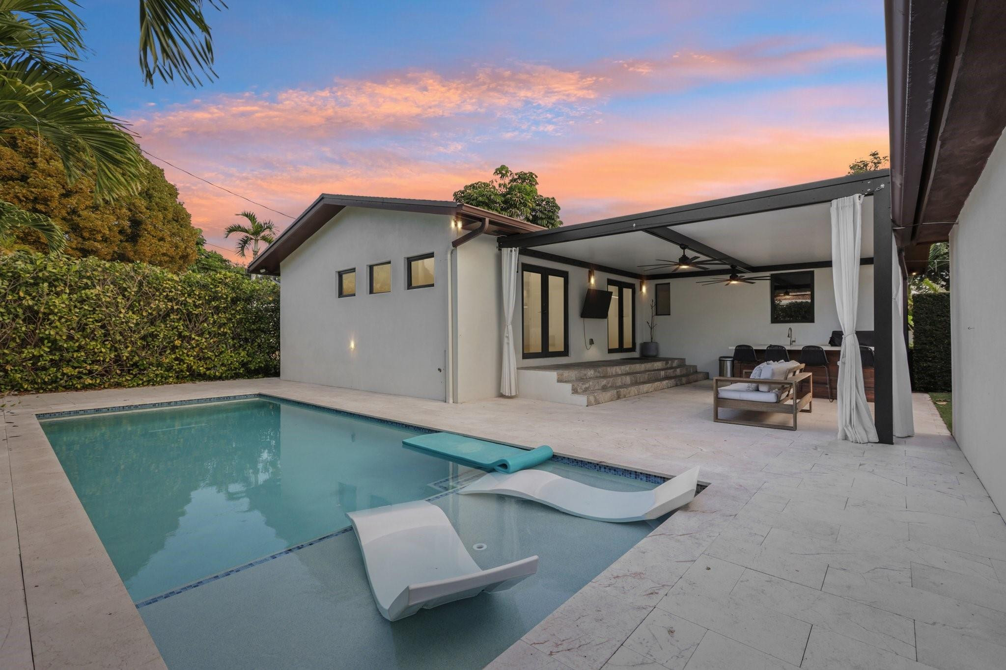 1660 SW 32nd Miami, FL 33145