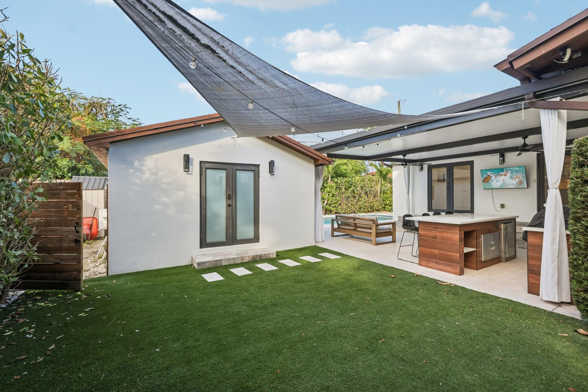 1660 SW 32nd Miami, FL 33145