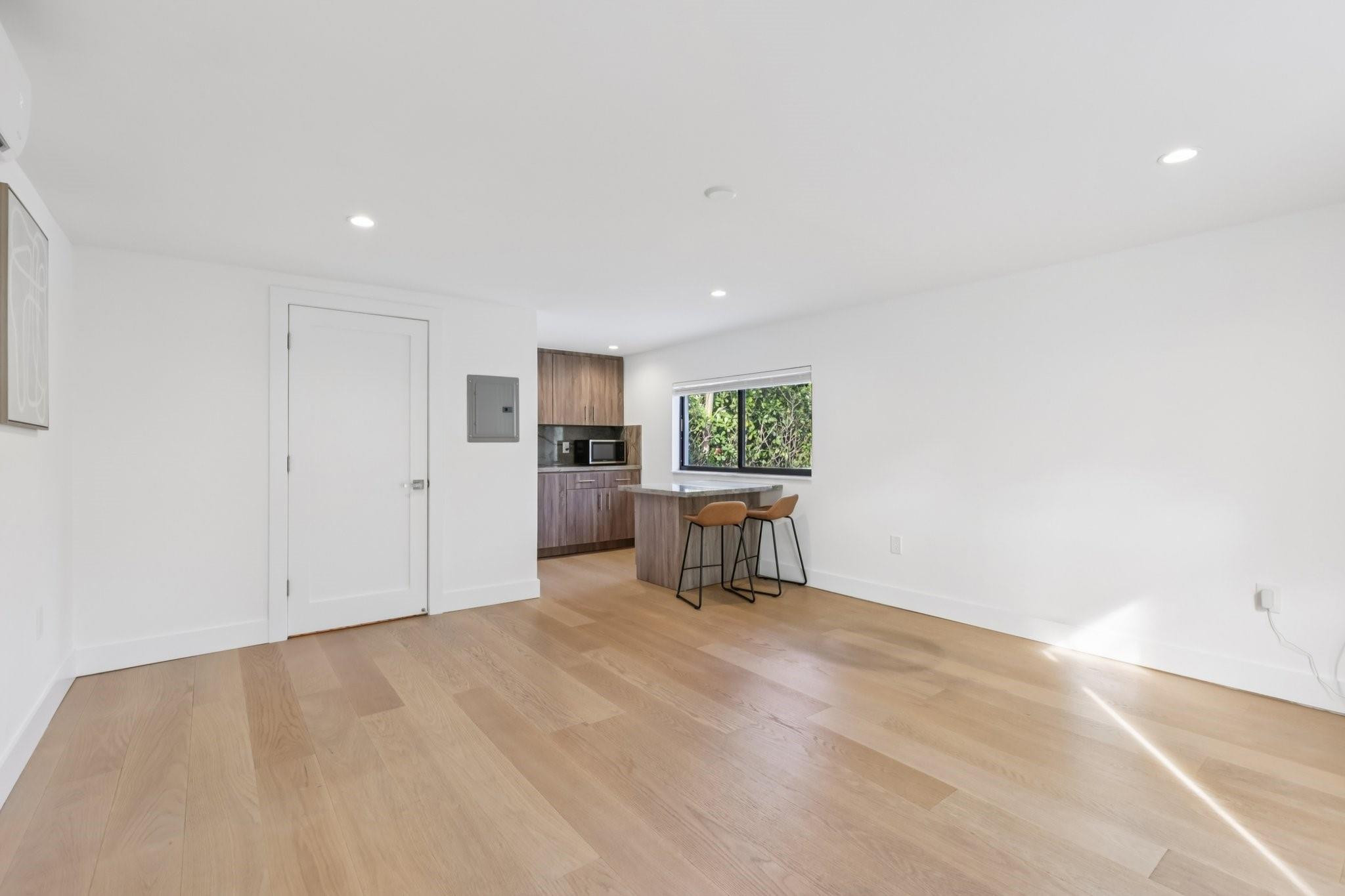 1660 SW 32nd Miami, FL 33145