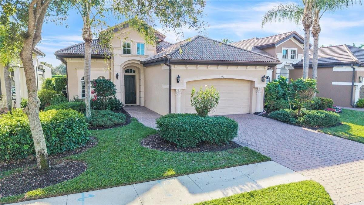 7793 Ashton Naples, FL 34113