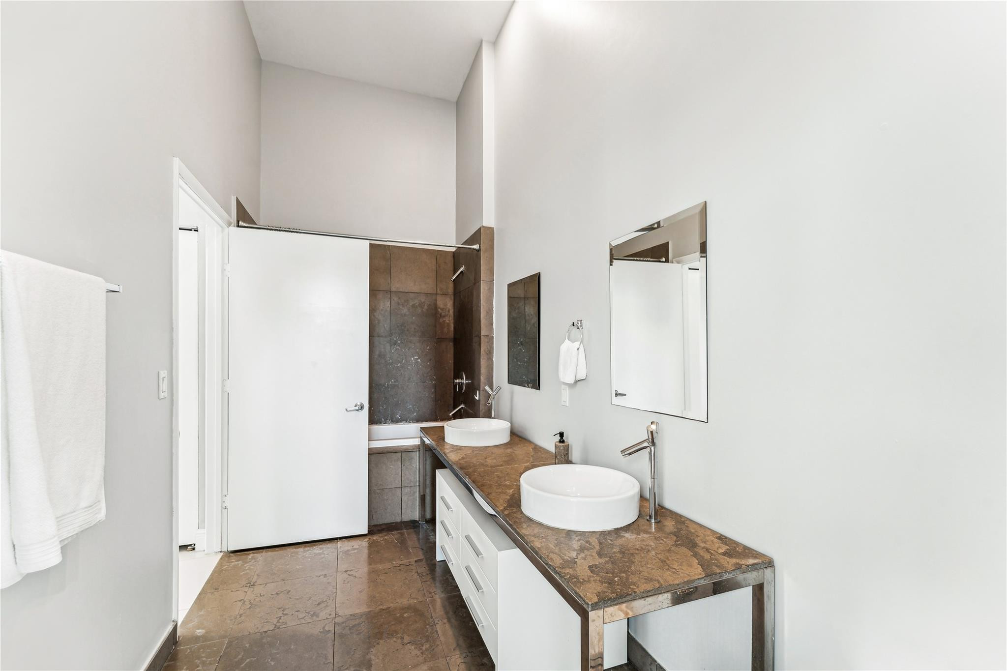 image Icon Brickell I17