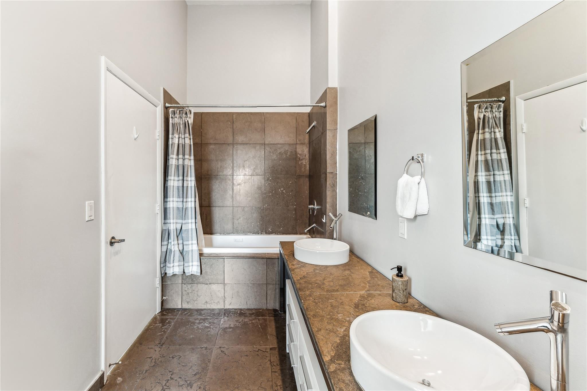 image Icon Brickell I18