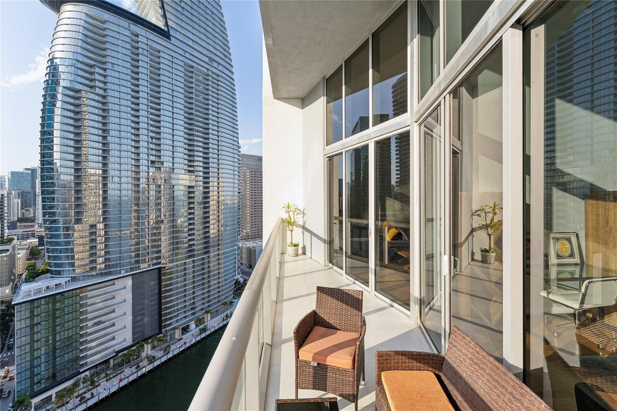 image Icon Brickell I27