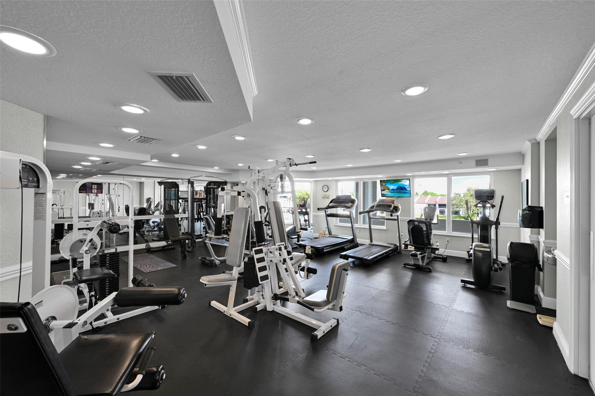 2880 NE 14th St #710 Pompano Beach, FL 33062