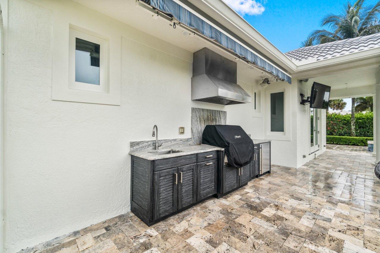 1904 SE Sailfish Pt Blvd Stuart, FL 34996 1904 SE Sailfish Pt Blvd Stuart, FL 34996