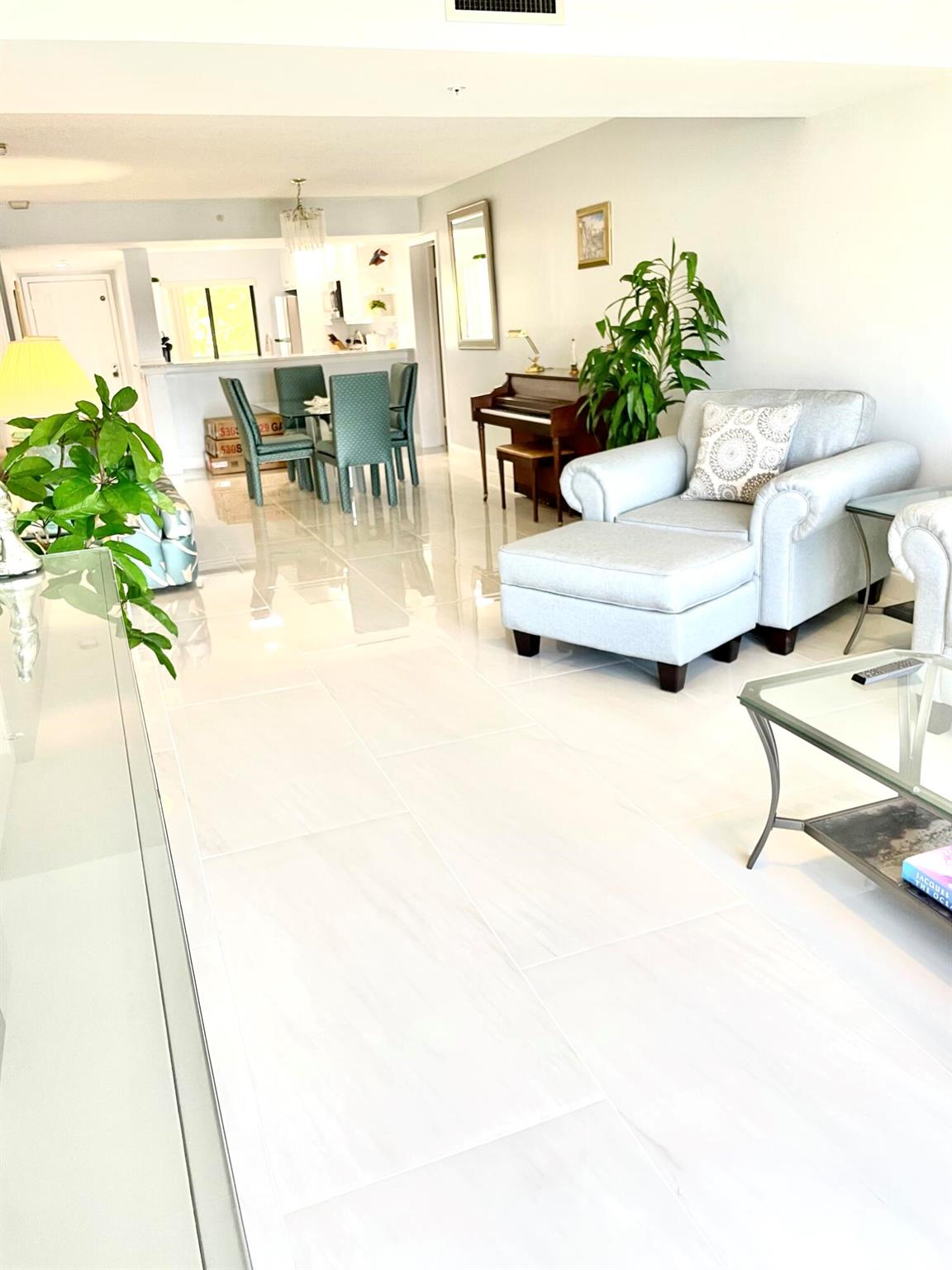 901 SW Seafarer Cir #202 Jupiter, FL 33477