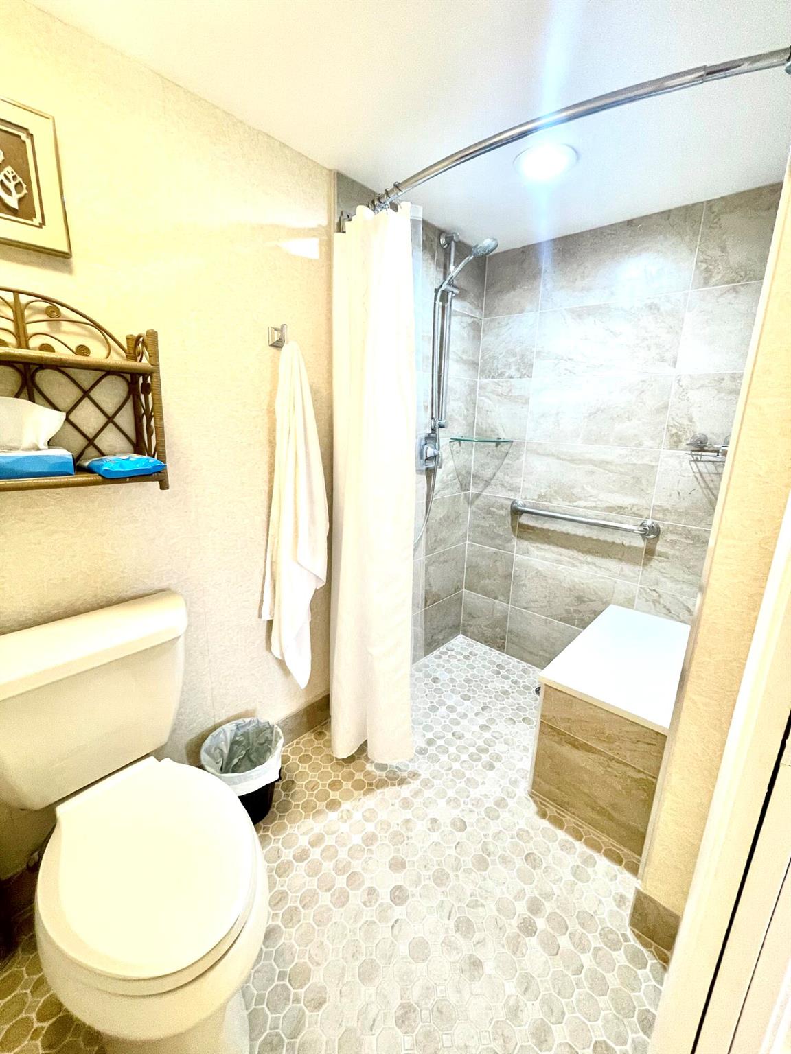 901 SW Seafarer Cir #202 Jupiter, FL 33477